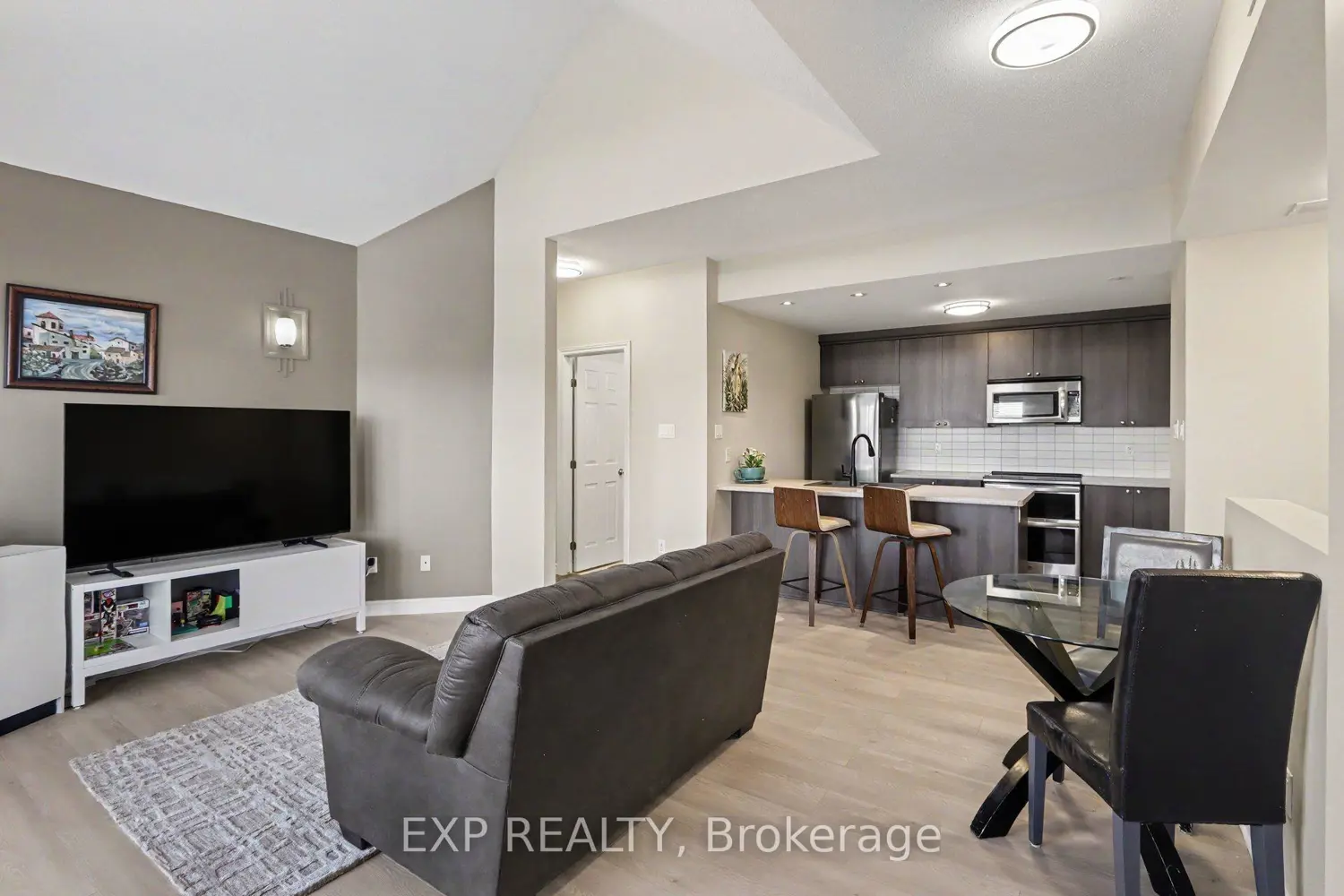 135 Harthill Way J photo 4