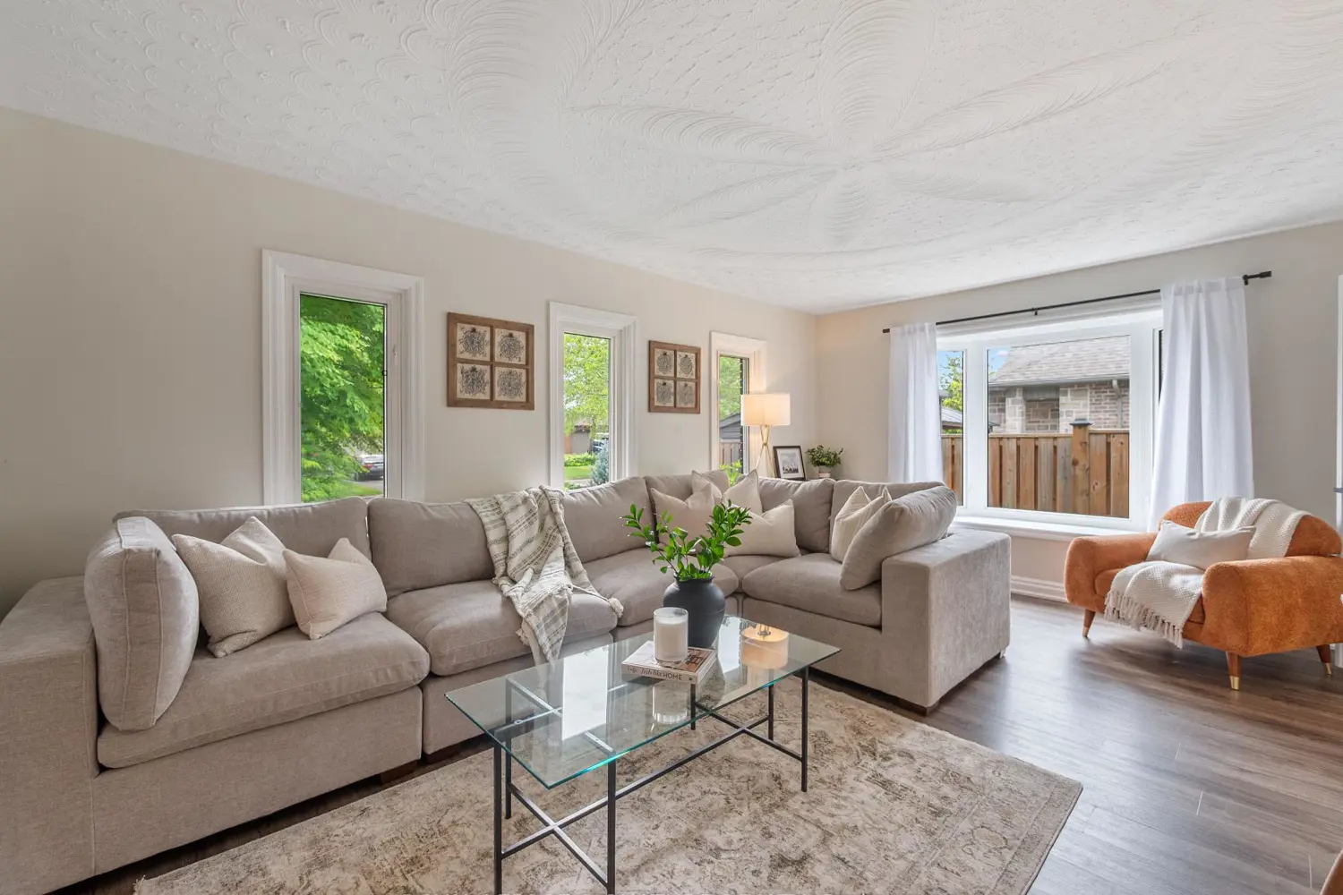 245 Appleby Road photo 2
