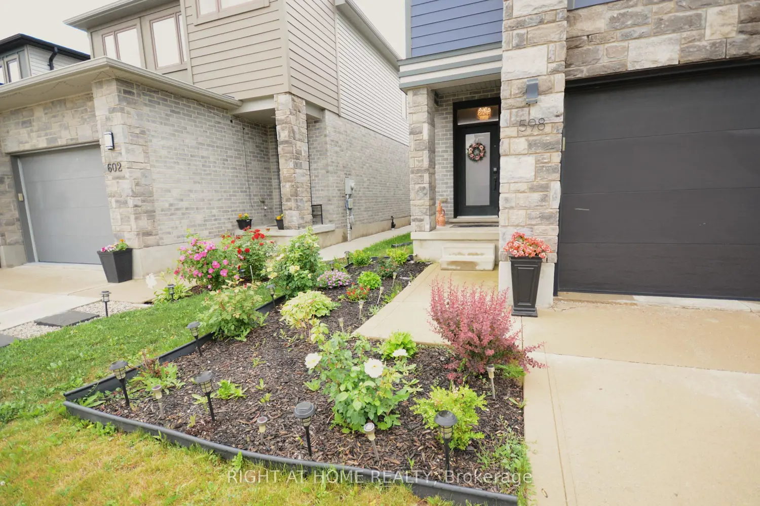 598 Freeport Street photo 5