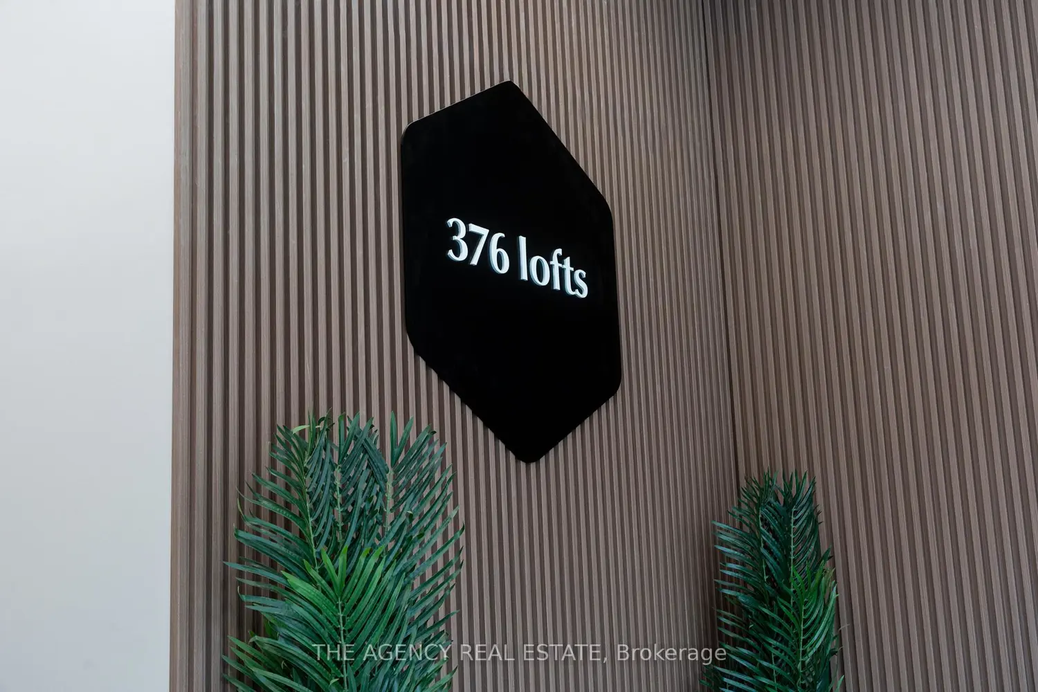 376 Richmond Street photo 2