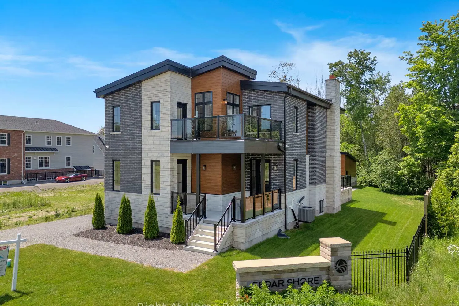 213 Suzanne Mess Boulevard photo 2