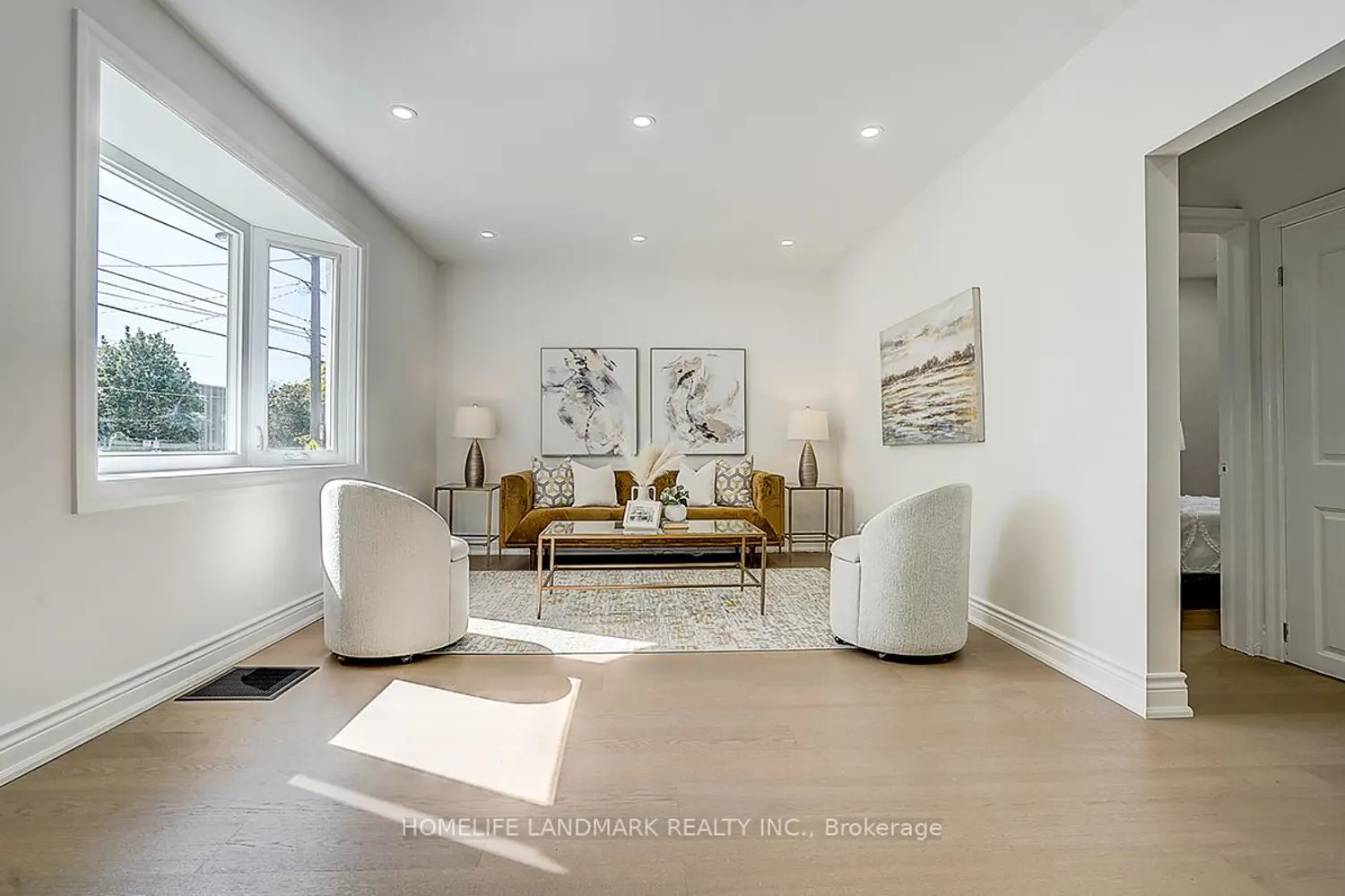 572 Pharmacy Avenue photo 3