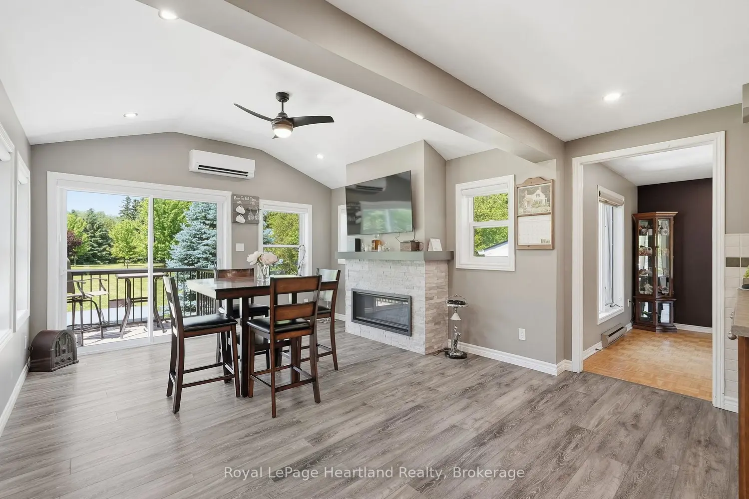 1041 Howick Street photo 5