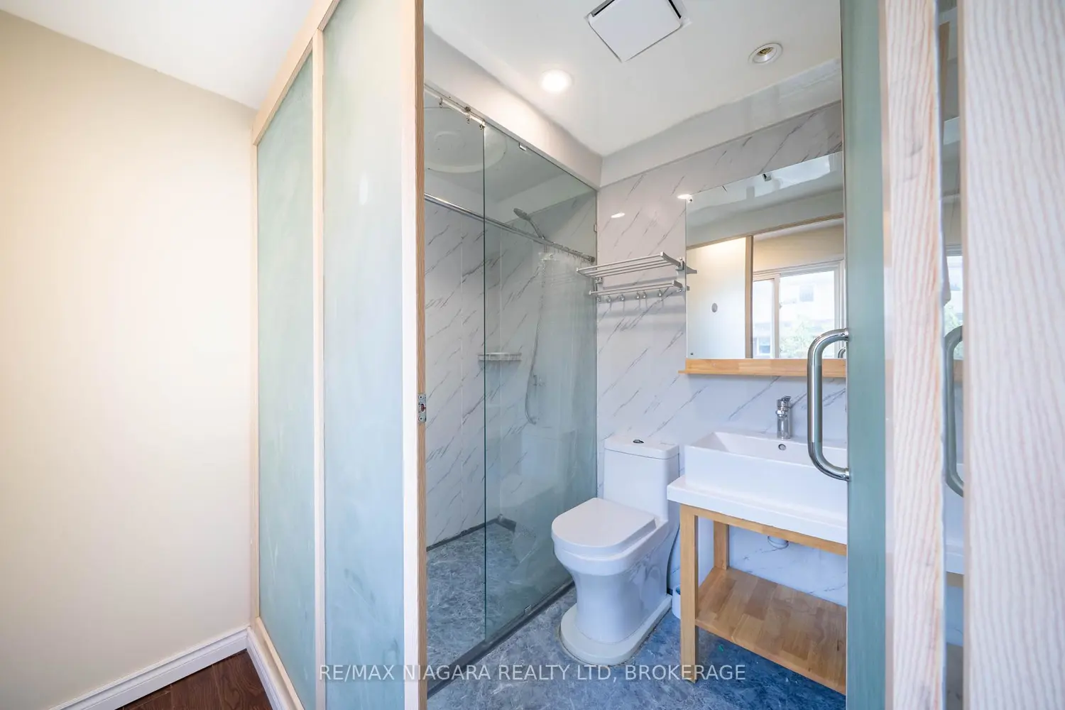 293-295 Glenridge Avenue photo 4