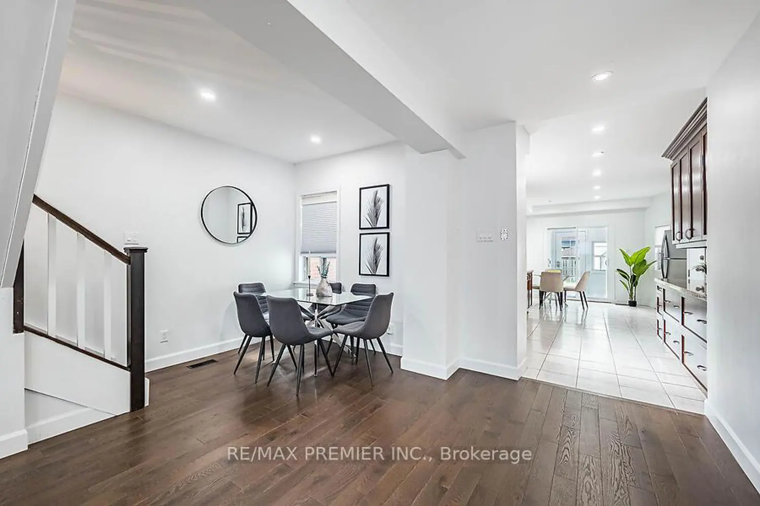 221 Belgravia Avenue photo 5