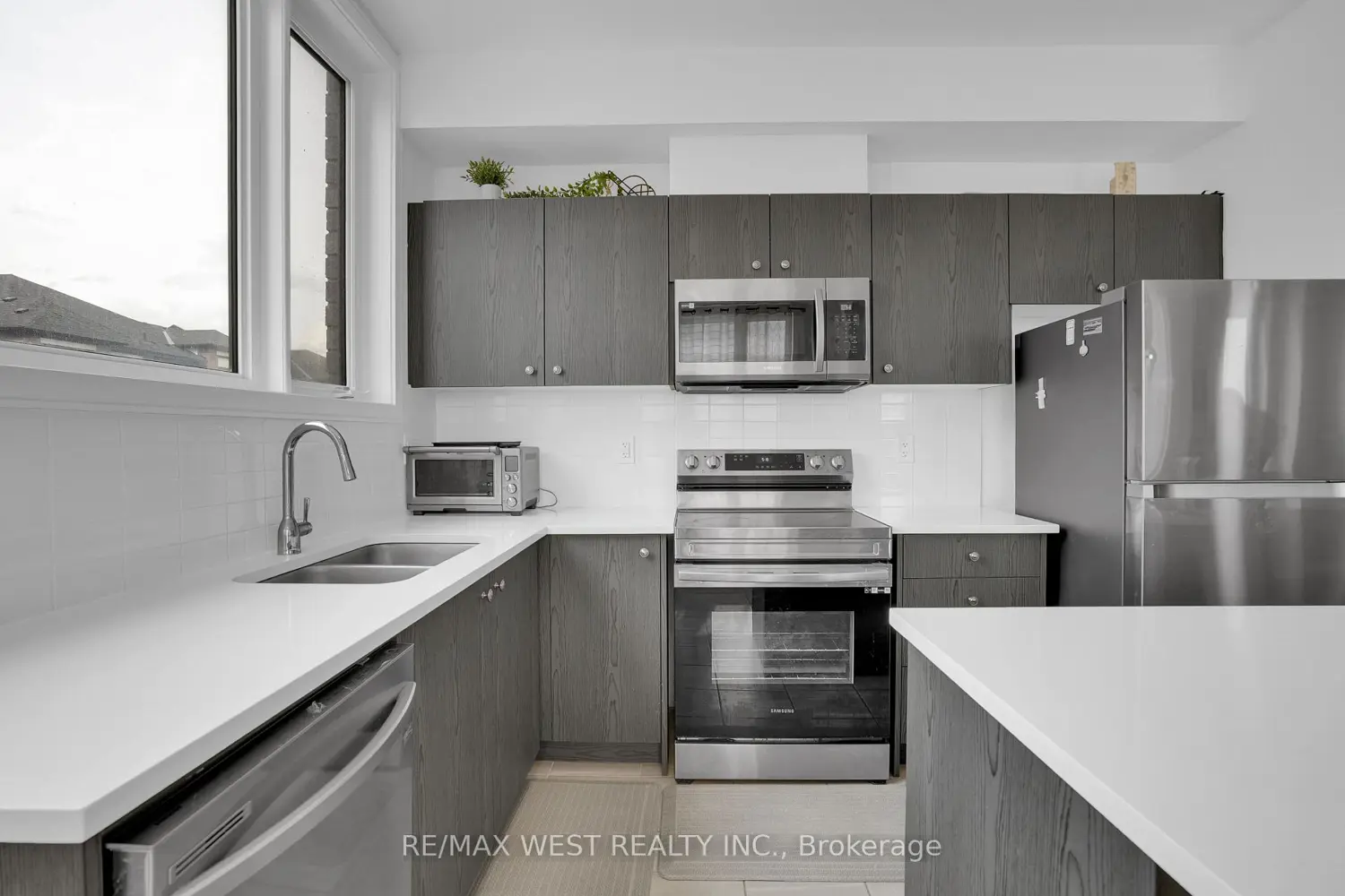 34 Spry Lane photo 4