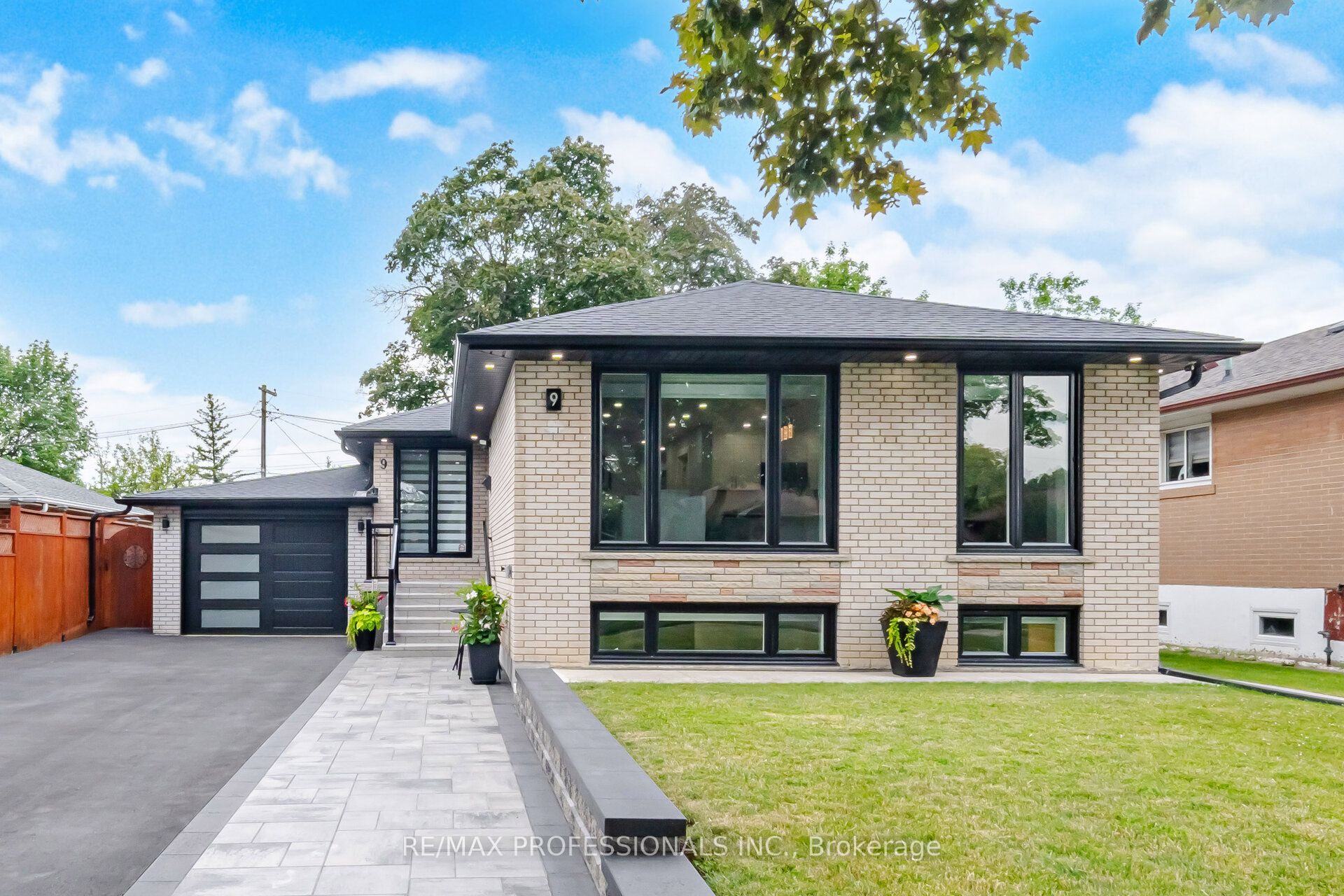 9 Tynevale Drive, Toronto, ON, M9R 2B3 photo 2