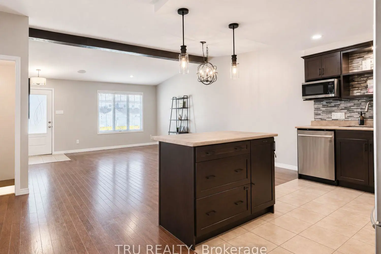 2315 Laval Street photo 3