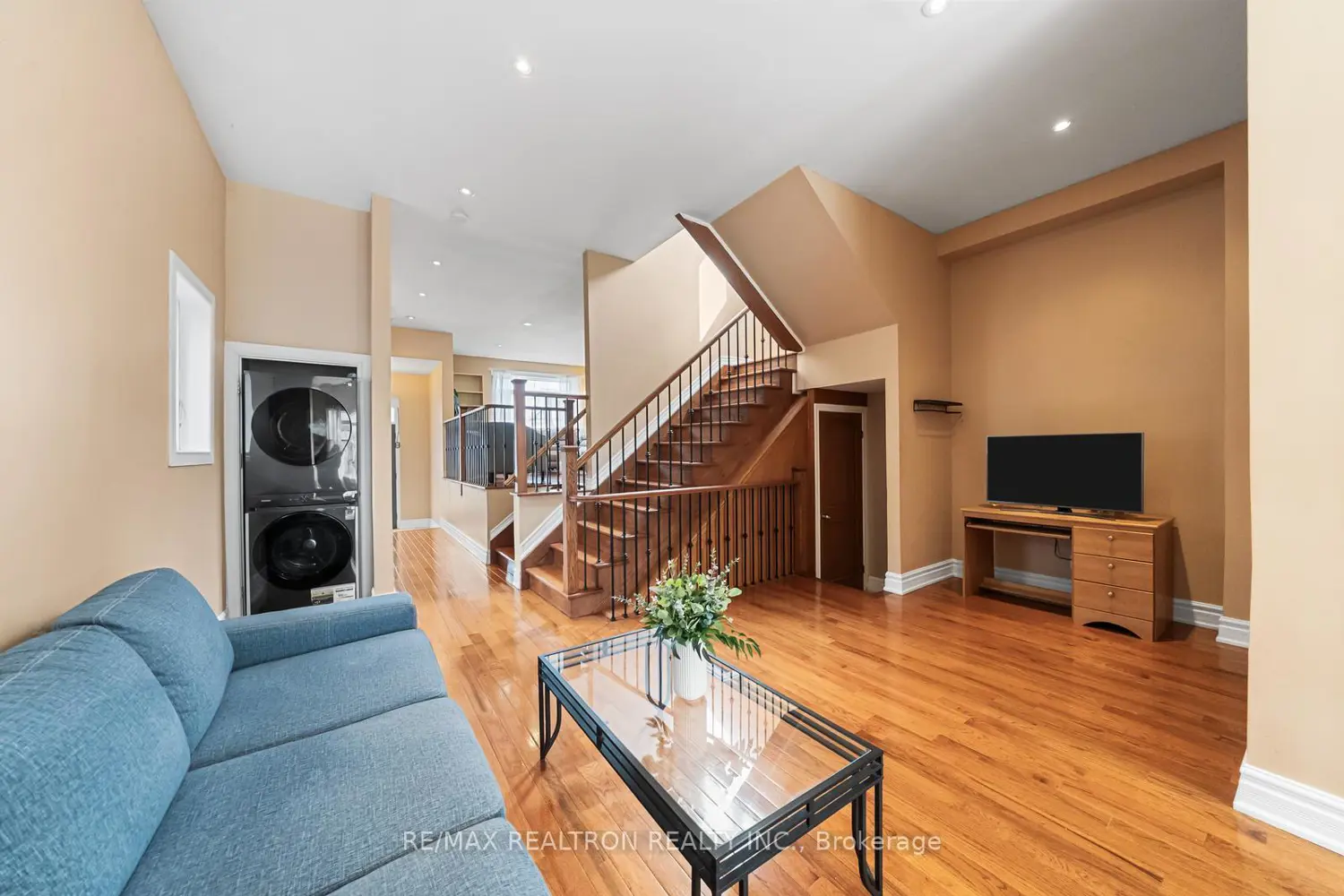 51 Rogers Road photo 5