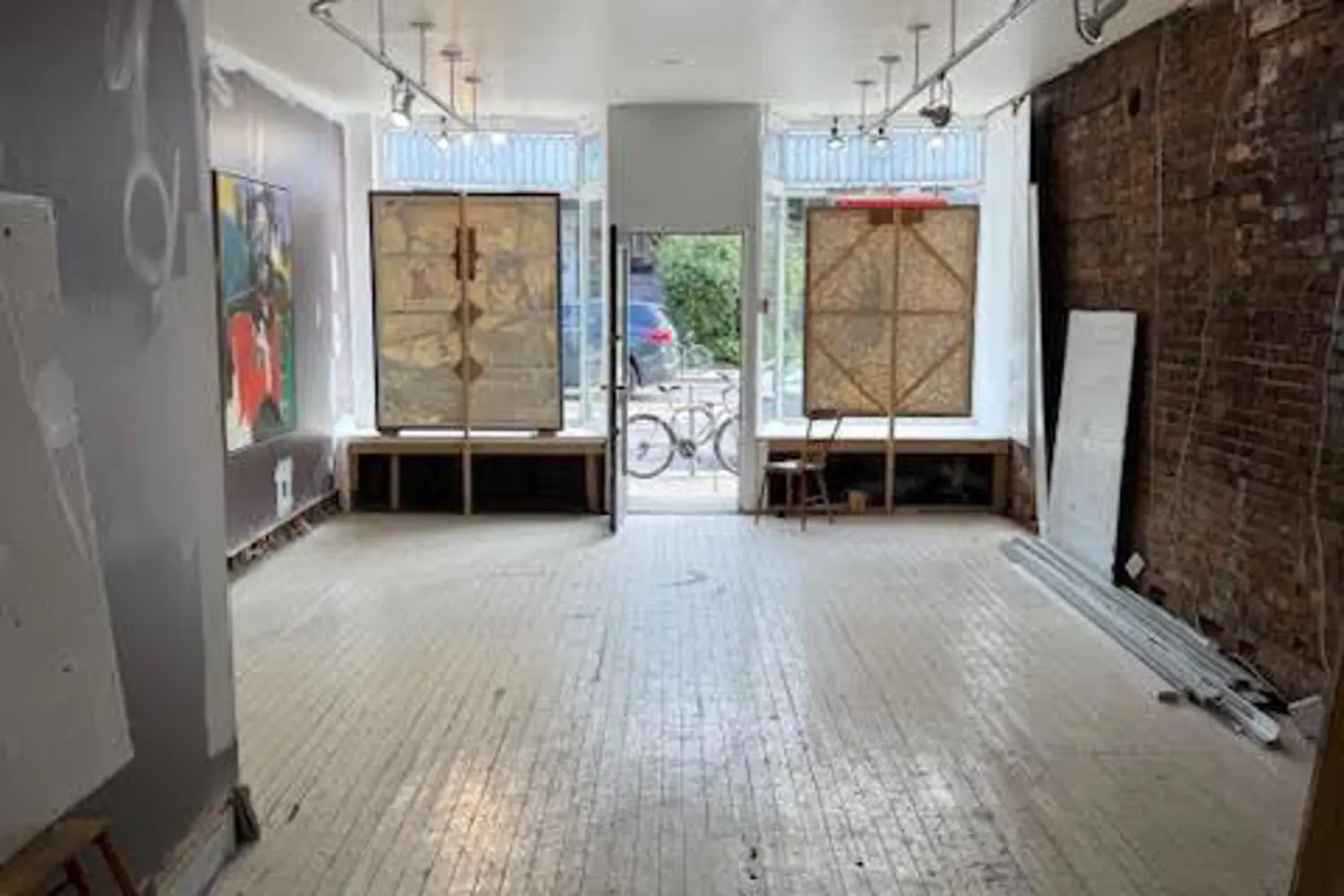 1052 Bathurst Street photo 2