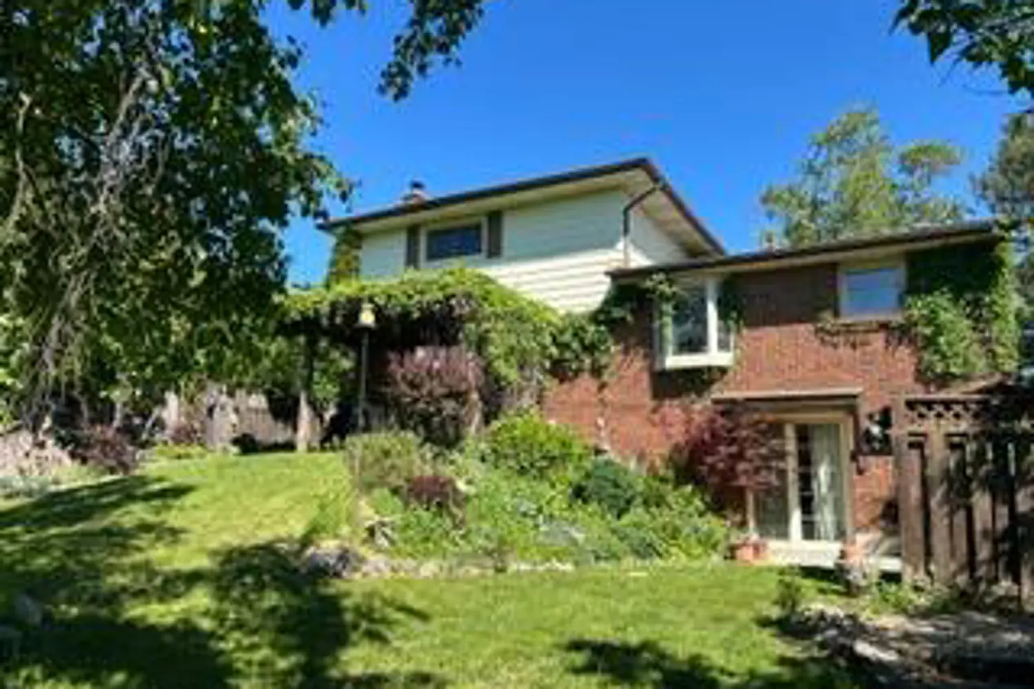 87 Oakwood Crescent photo 2