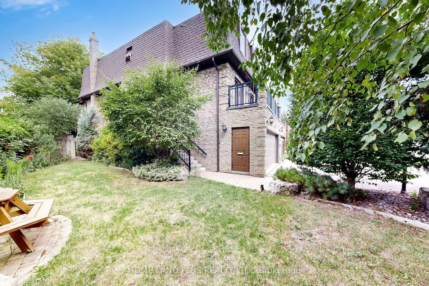 50 Stillwater Crescent photo 4