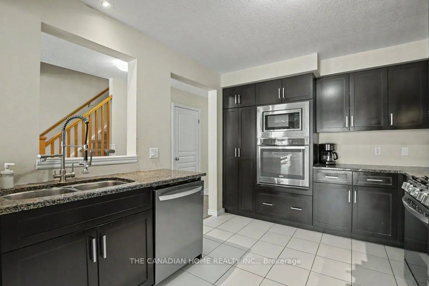 46 Jeffrey Drive photo 5