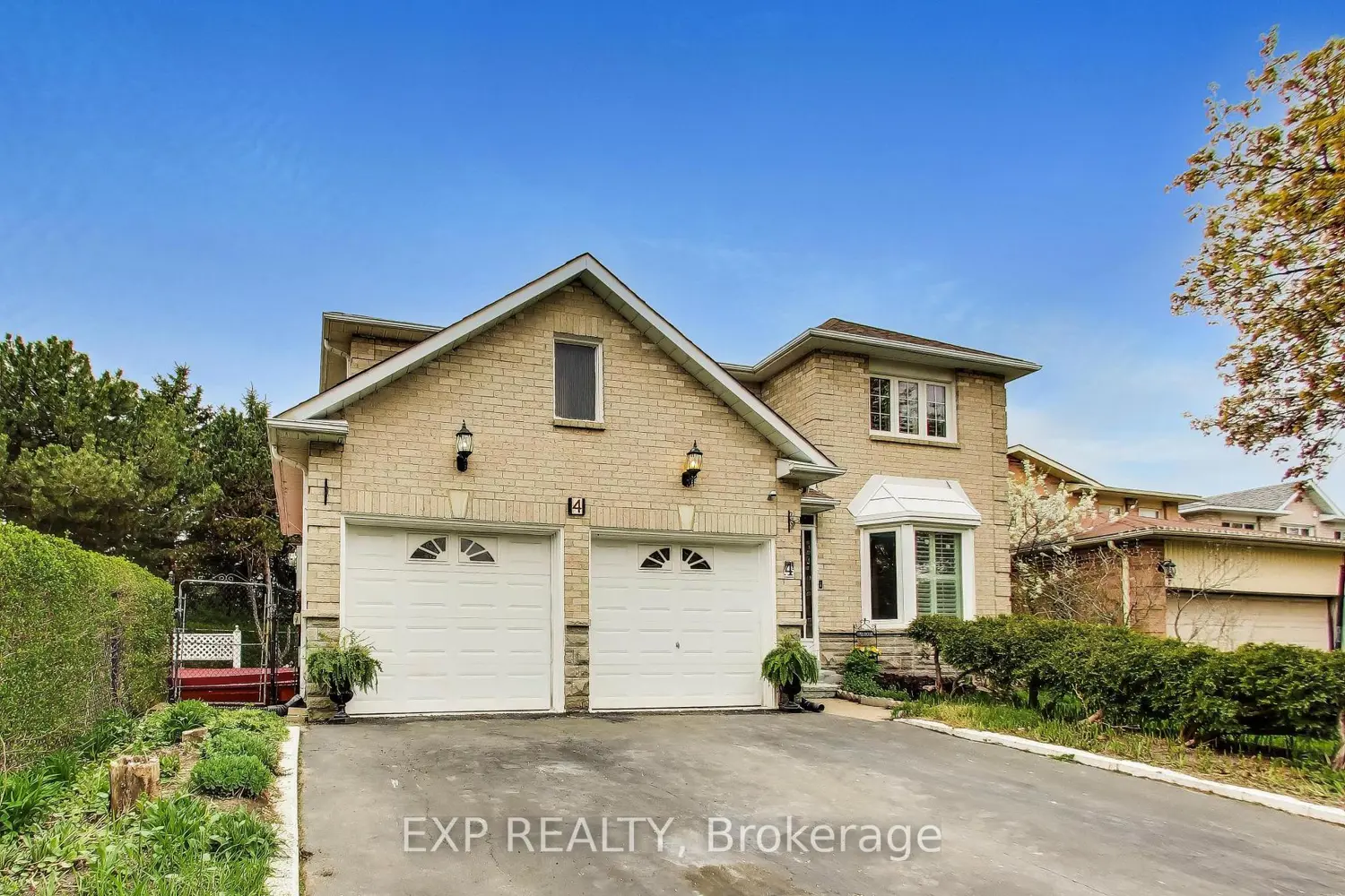 4 Leatherhead Court
