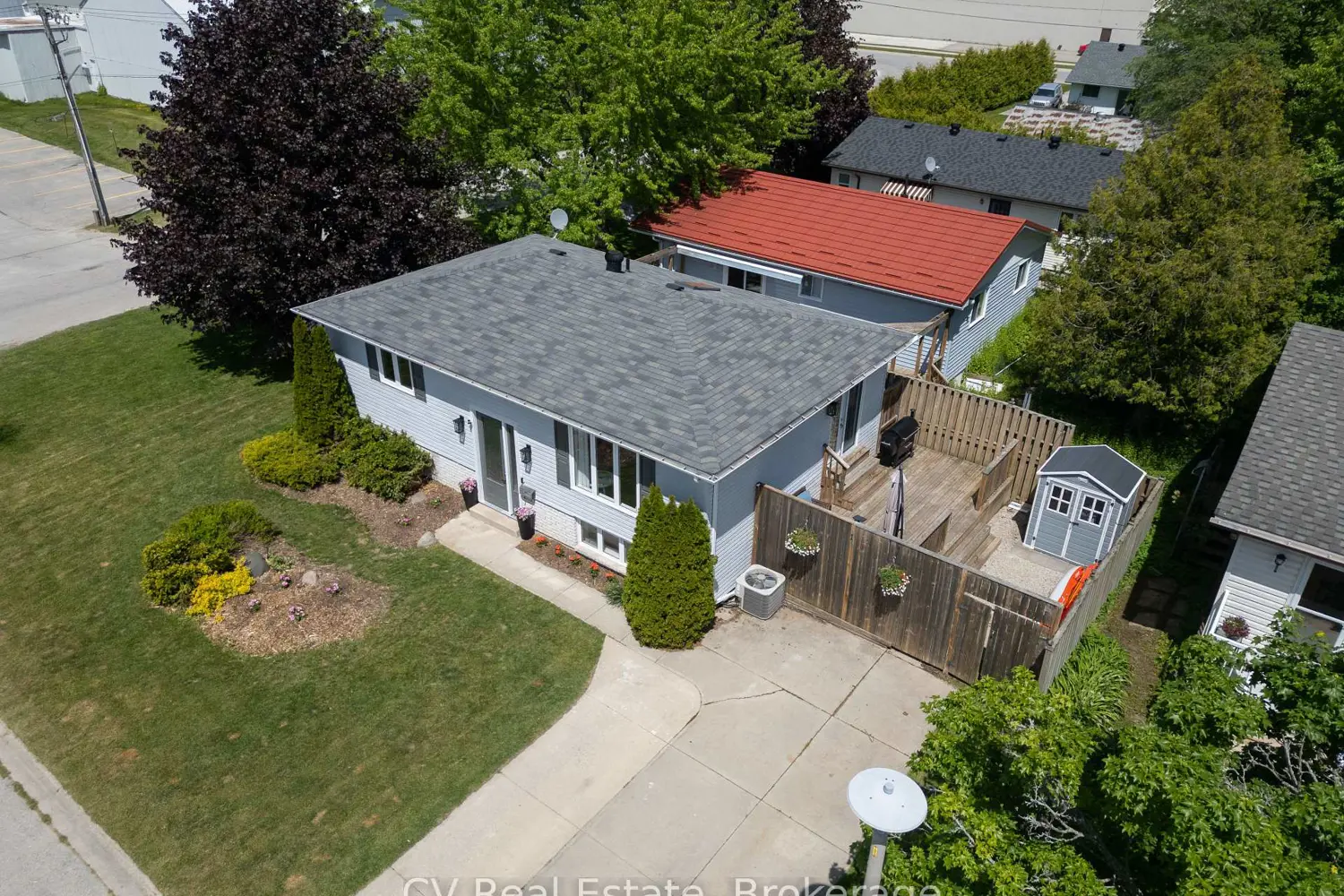 1 Birchwood Court photo 2