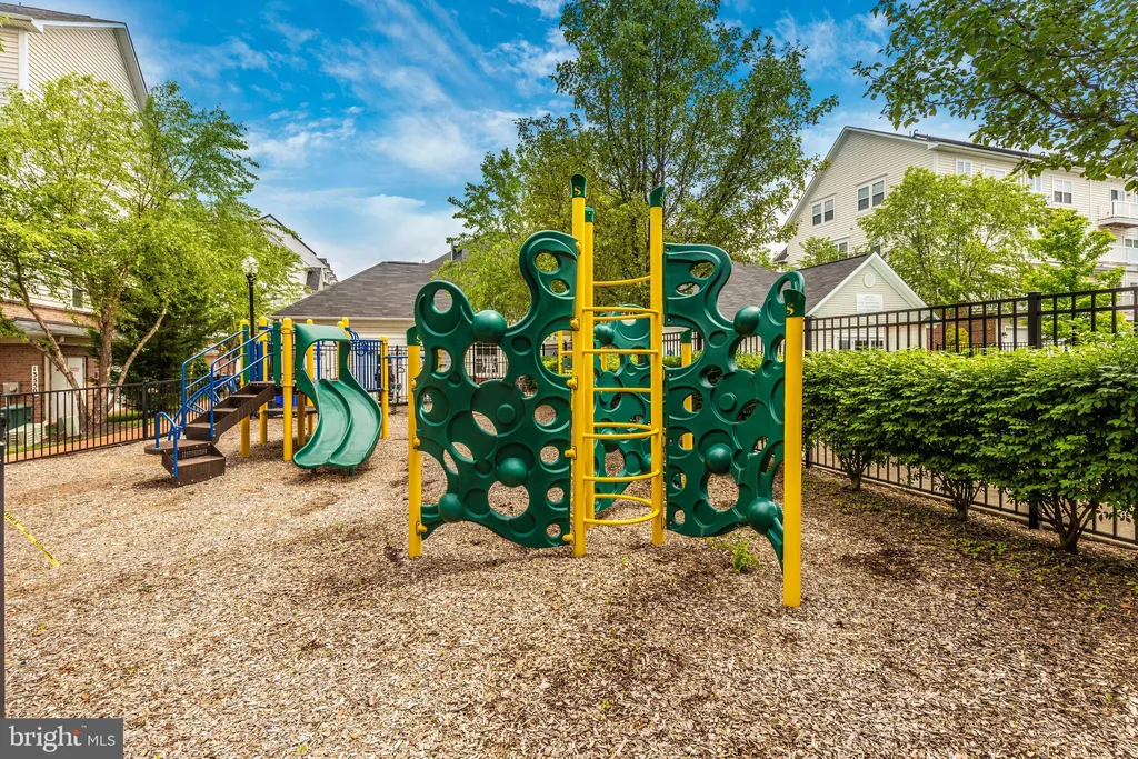 19623 Galway Bay Circle Unit 203, Germantown, MD 20874