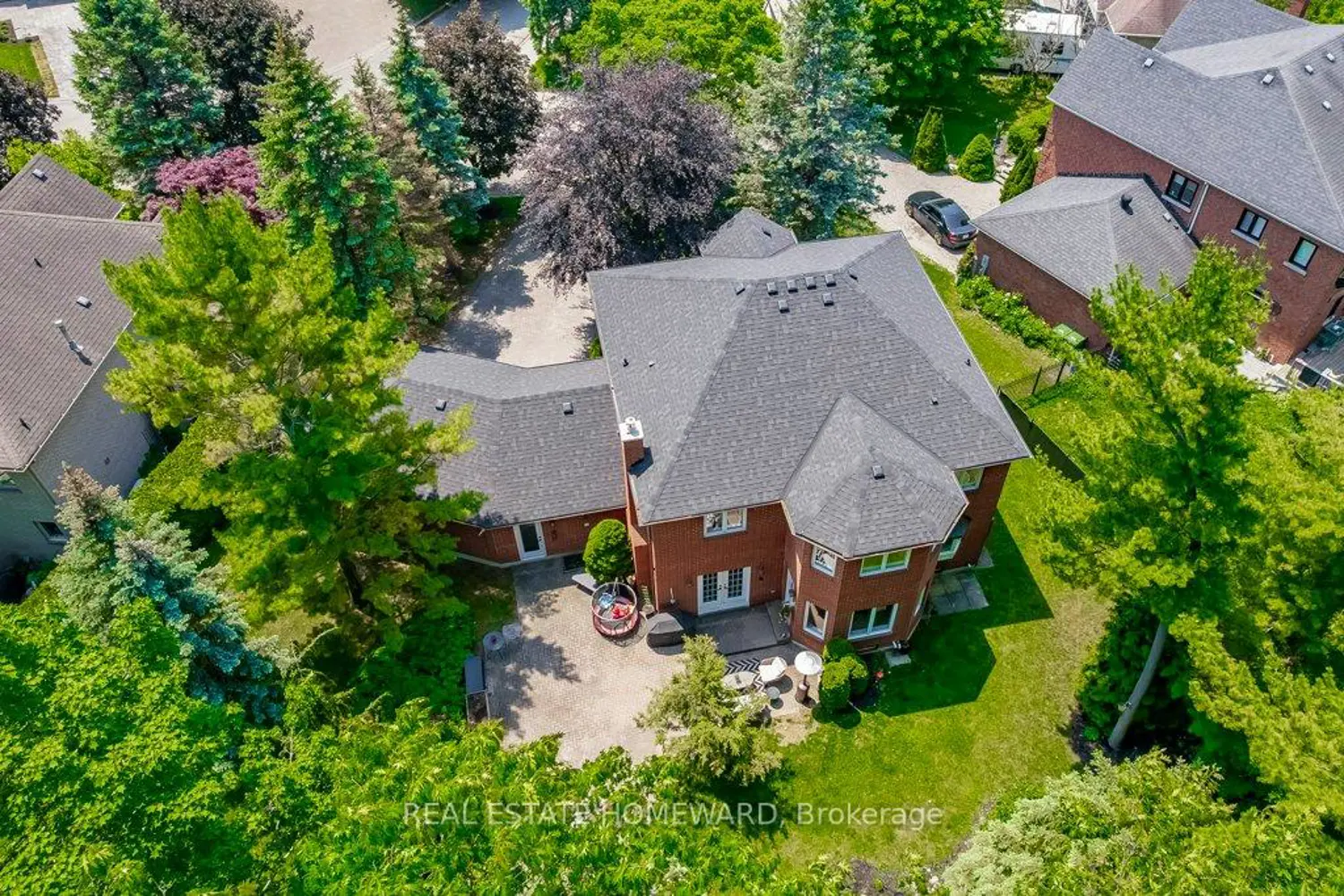 98 Woodview Drive photo 4