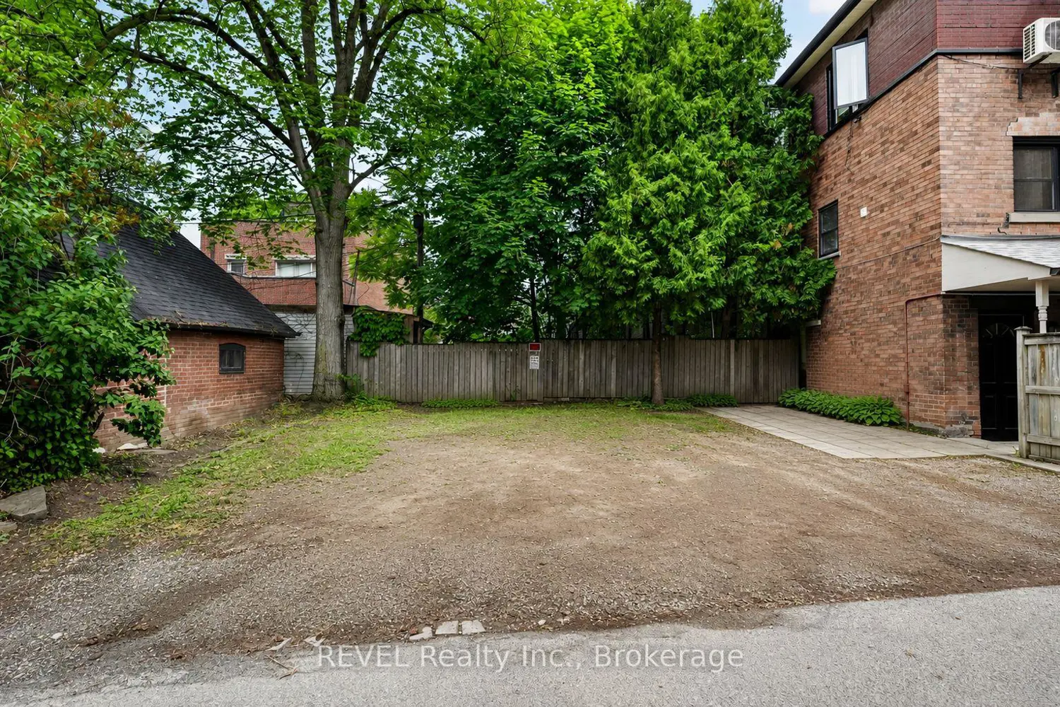 380 Spadina Road photo 4