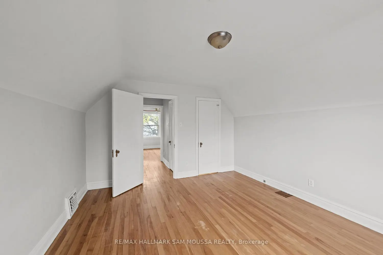 378 Byron Avenue photo 4