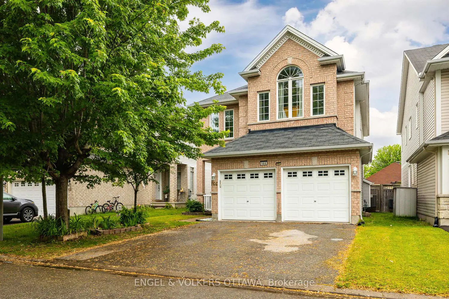 166 Macara Crescent