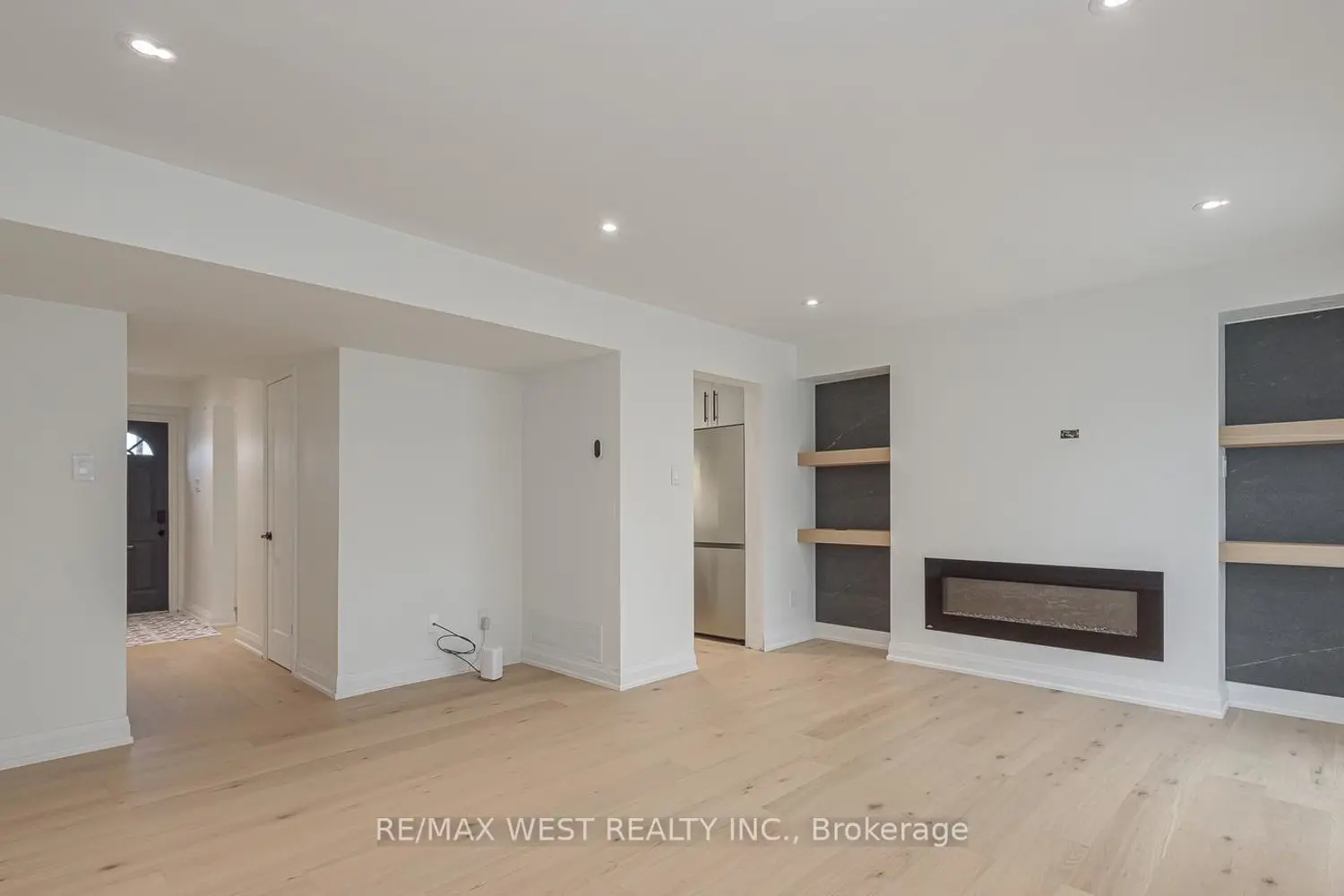 900 Central Park Drive 67 photo 5