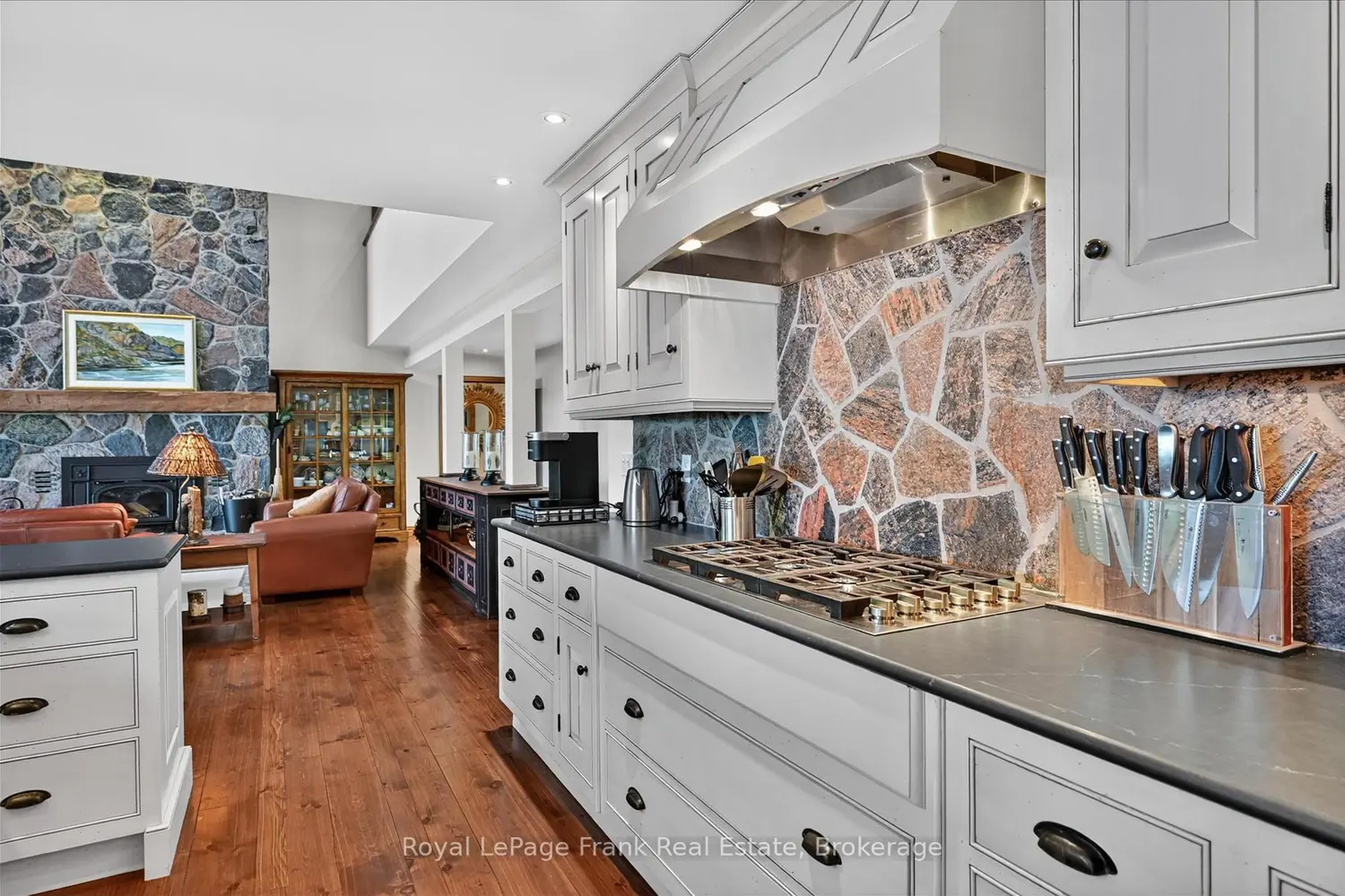 674 Birchview Road photo 4