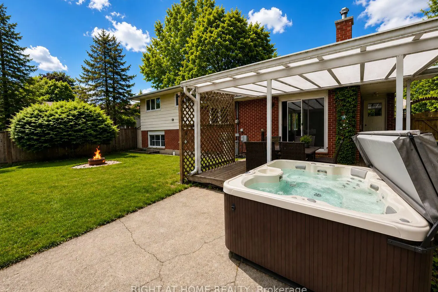 4440 Cosburn Crescent photo 2