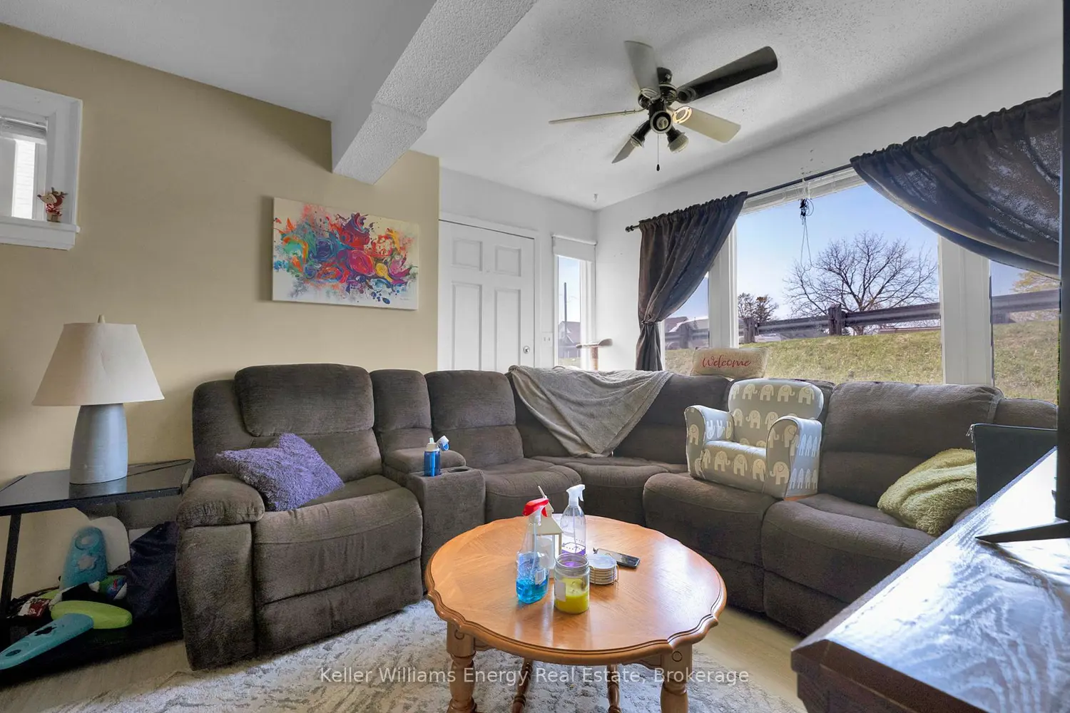 741 Ritson Road photo 2