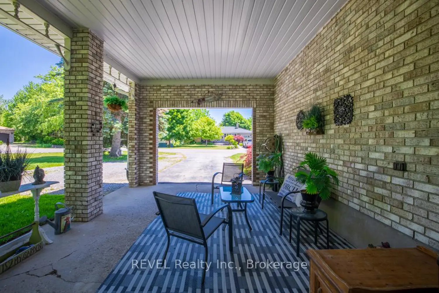42 St George Court photo 3
