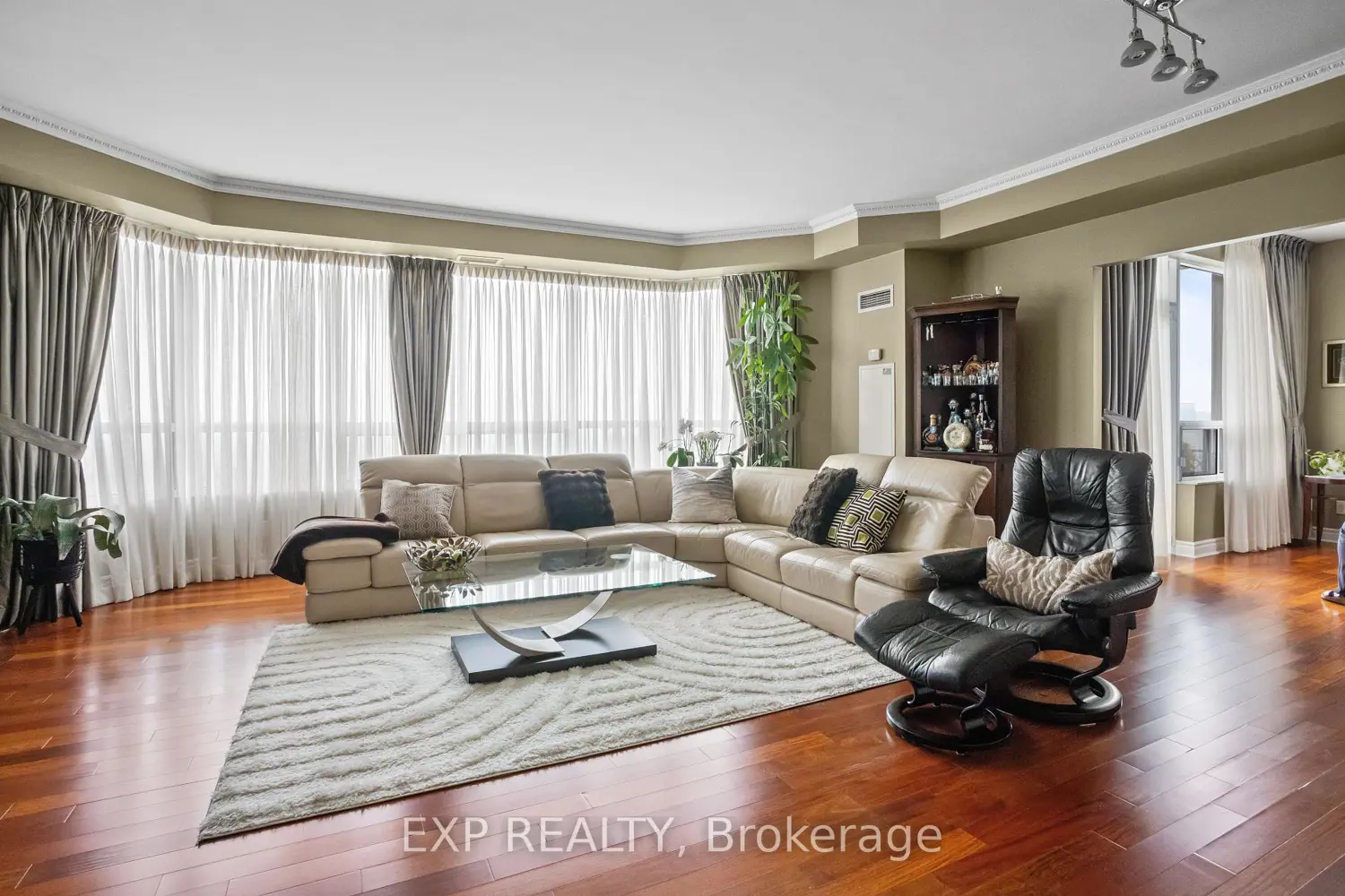 25 Kingsbridge Garden Circle 2709 photo 3