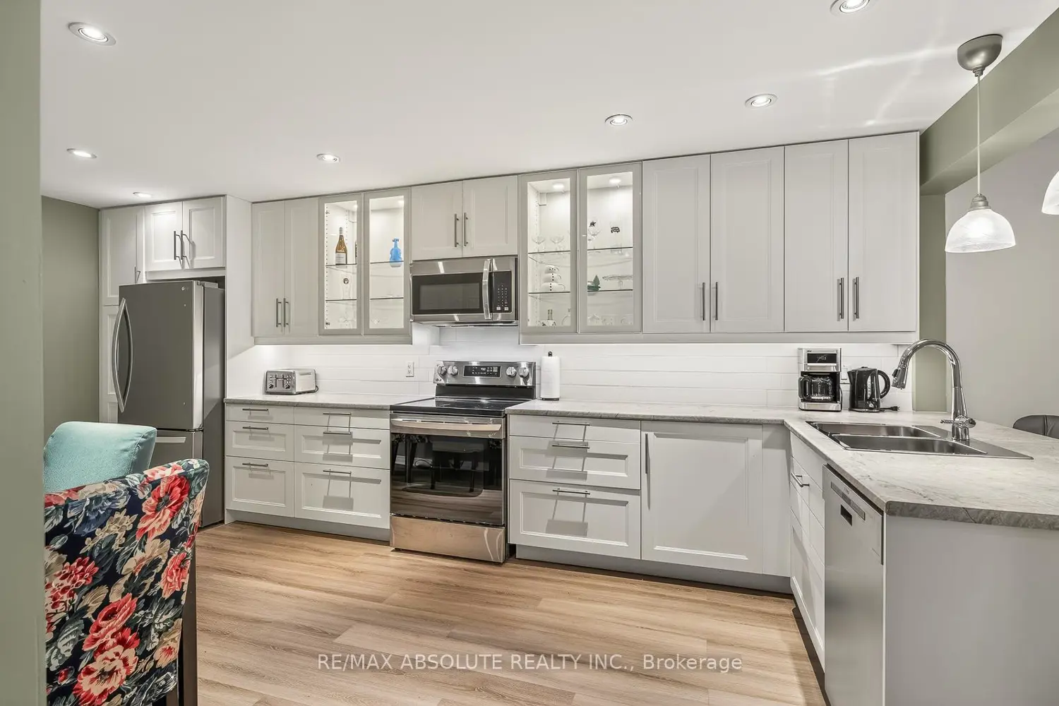 206 Stratas Court photo 4