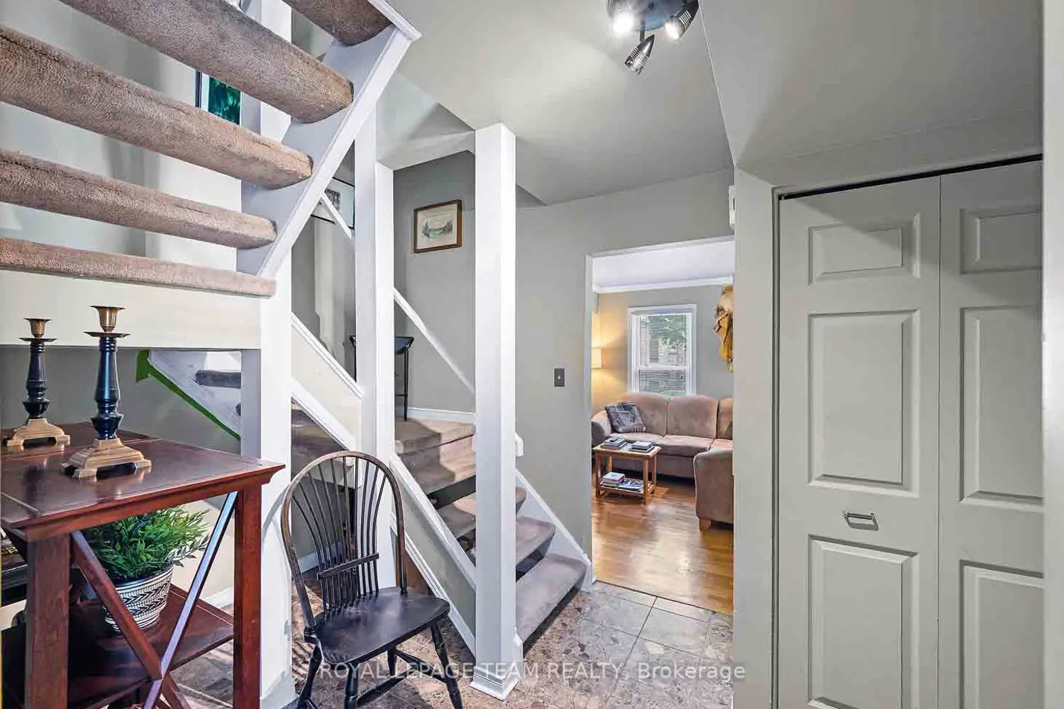 220 Wilbrod Avenue 2