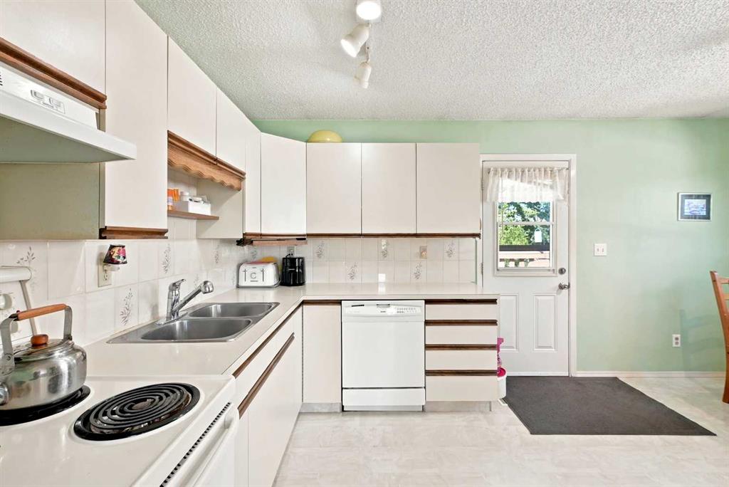 38 Meadowview Close, Sylvan Lake, AB, T4S1J2 photo 5