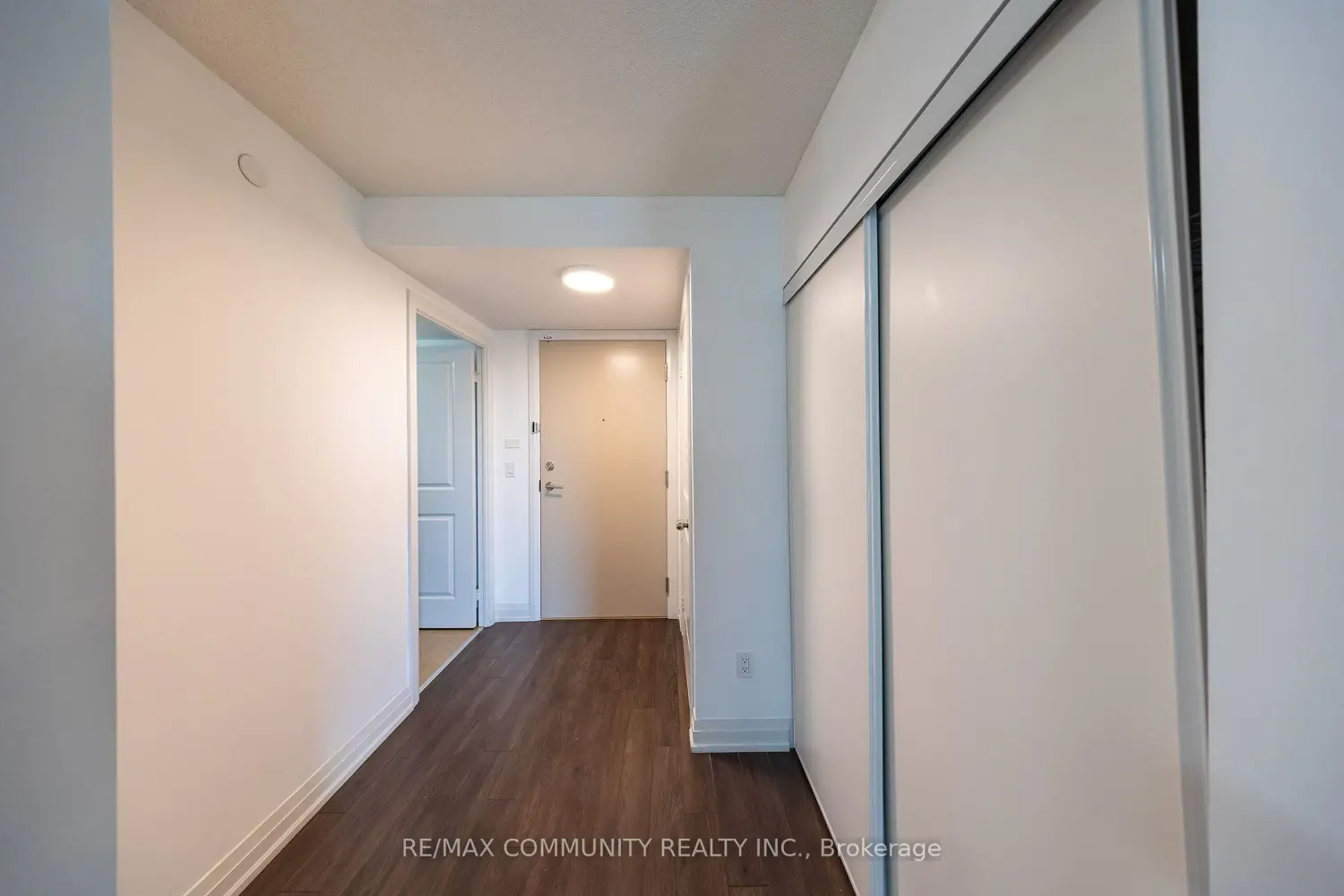 20 Meadowglen Place 429 photo 3