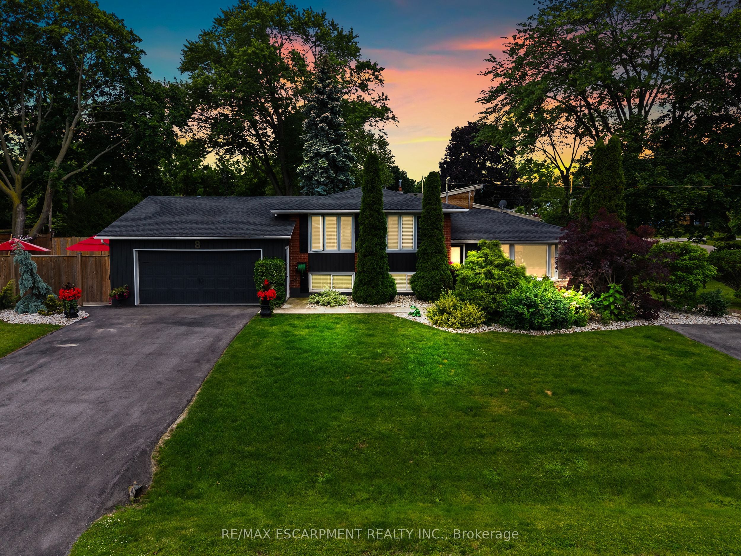 8 Bendamere Drive, Grimsby, ON, L3M 2N3 photo 2