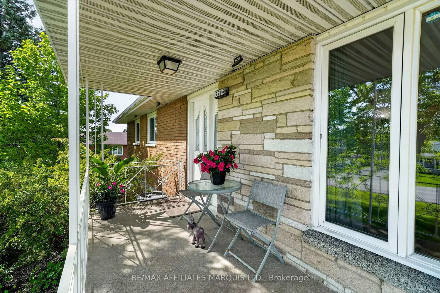 2706 Ross Avenue photo 3