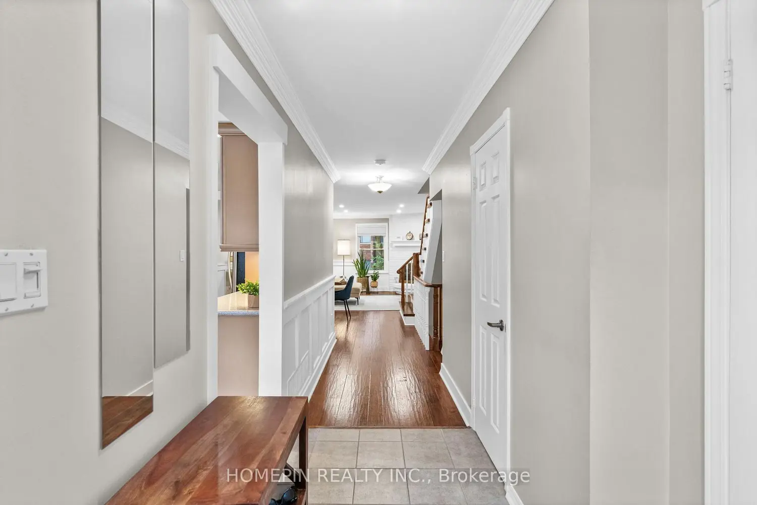 86 Confederation Way photo 2