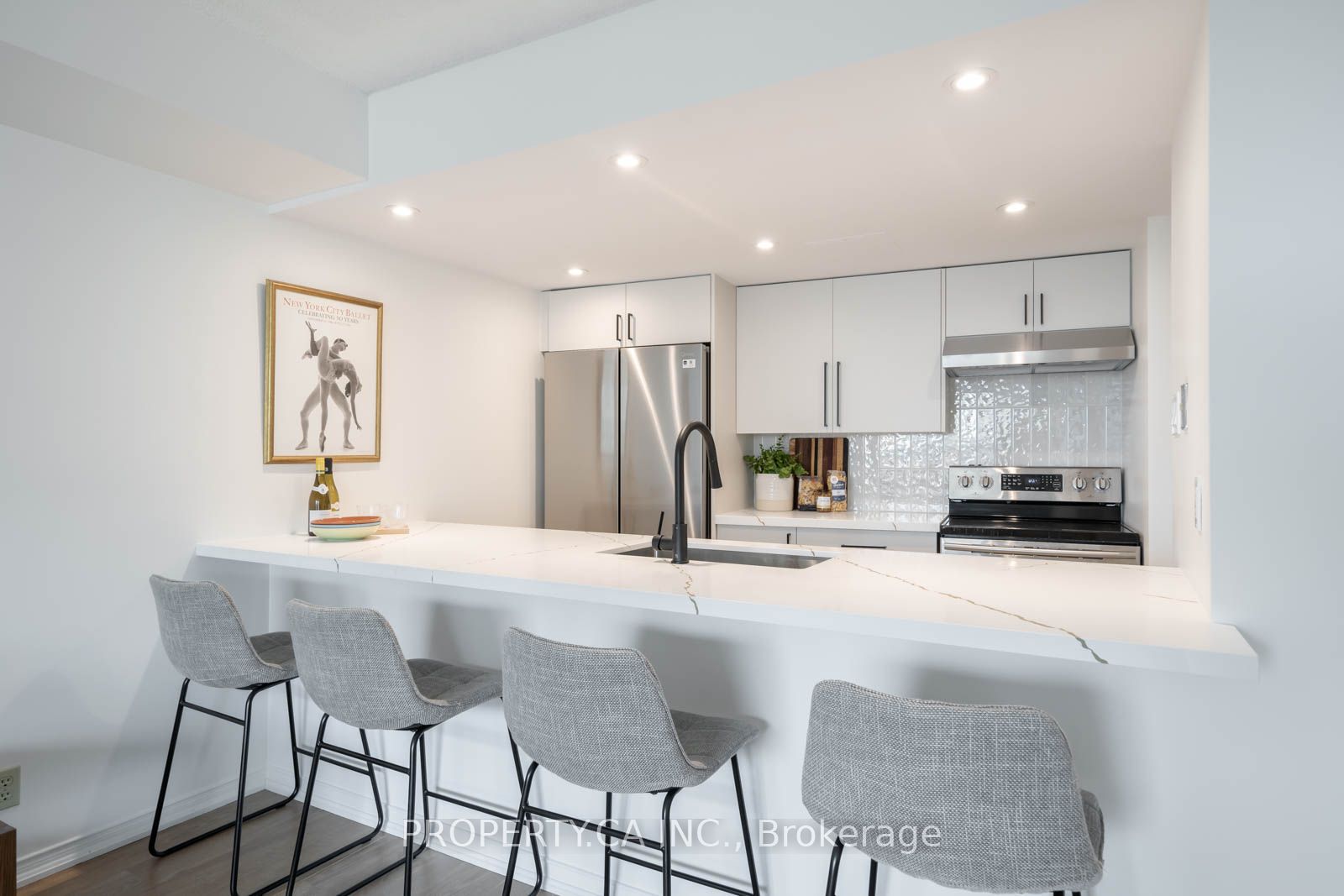 1111-77 Harbour Square, Toronto, ON, M5J 2S2 photo 5