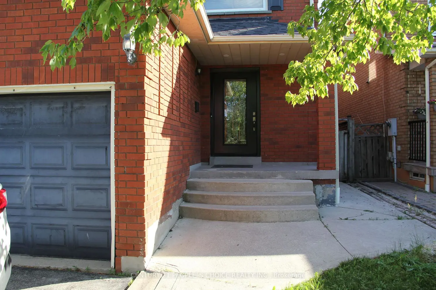 4339 Radisson Crescent photo 2