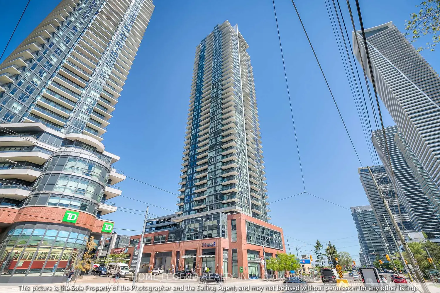 2200 Lake Shore Boulevard Ph01