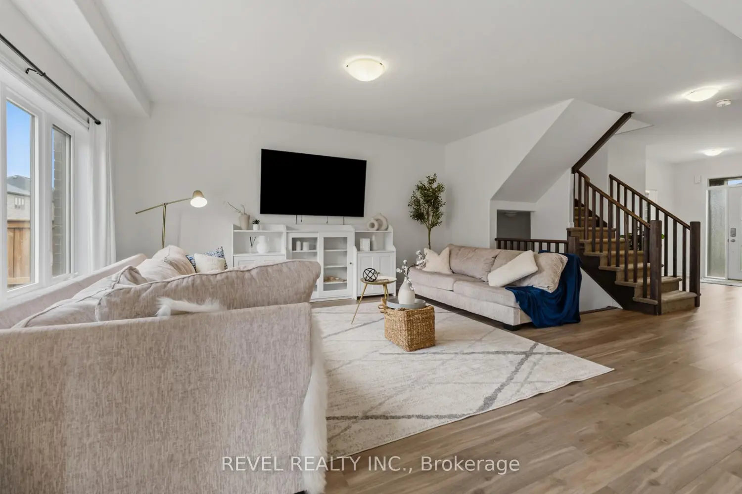 36 Ladd Avenue photo 2