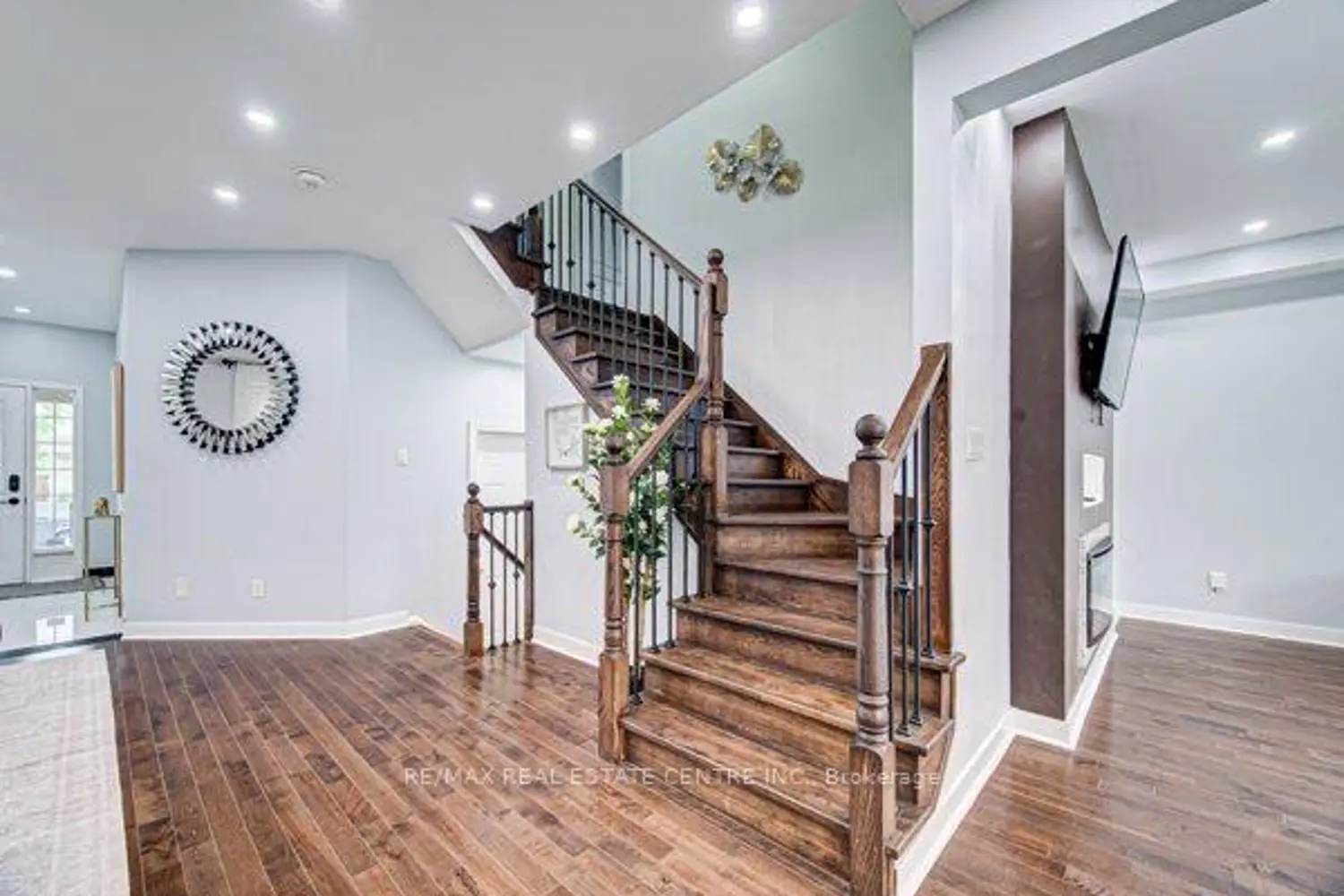 55 Isaiah Drive photo 5