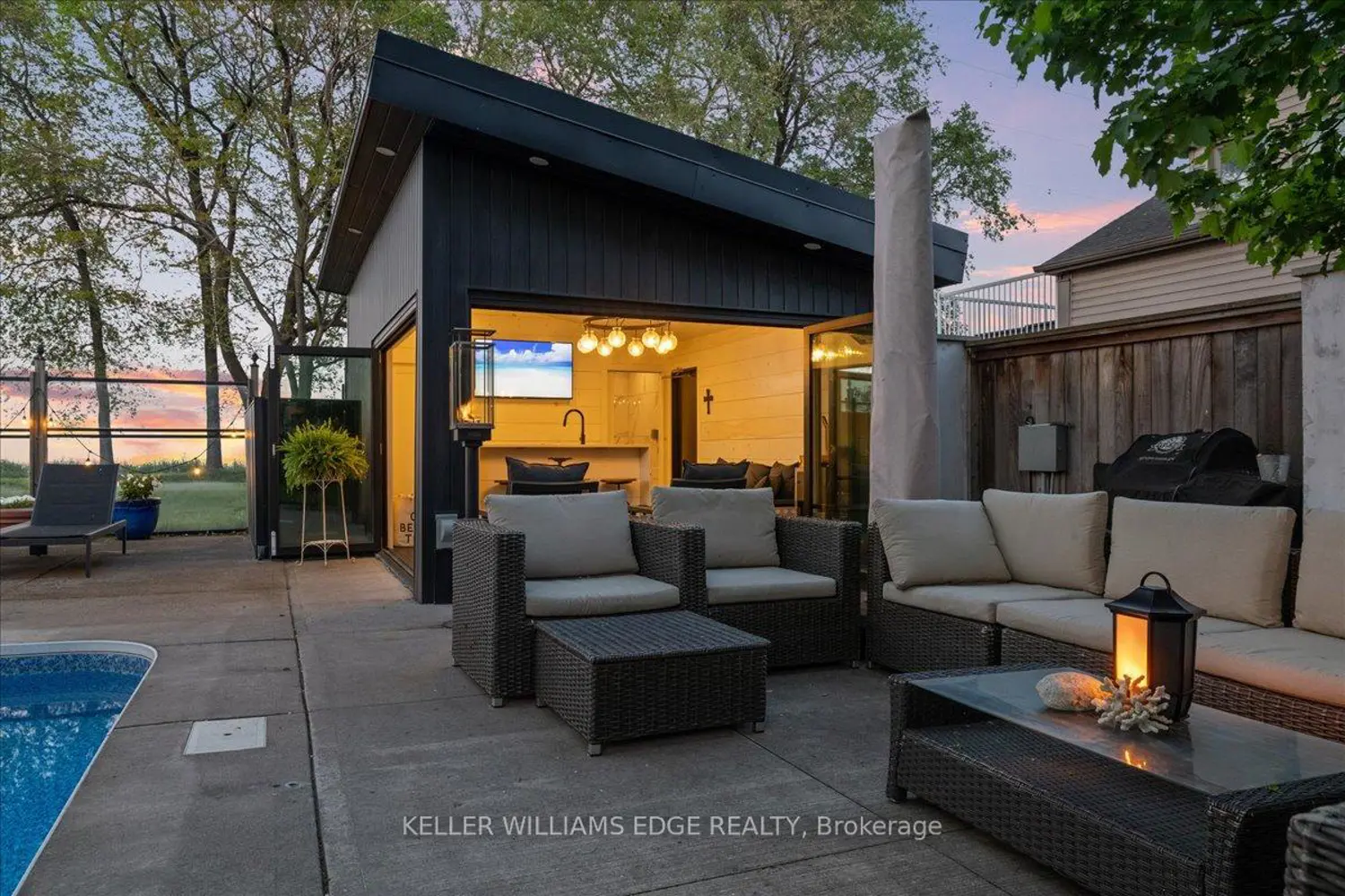 573 Beach Boulevard photo 3