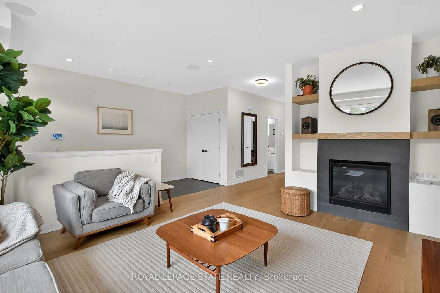 206 Canada Street photo 4