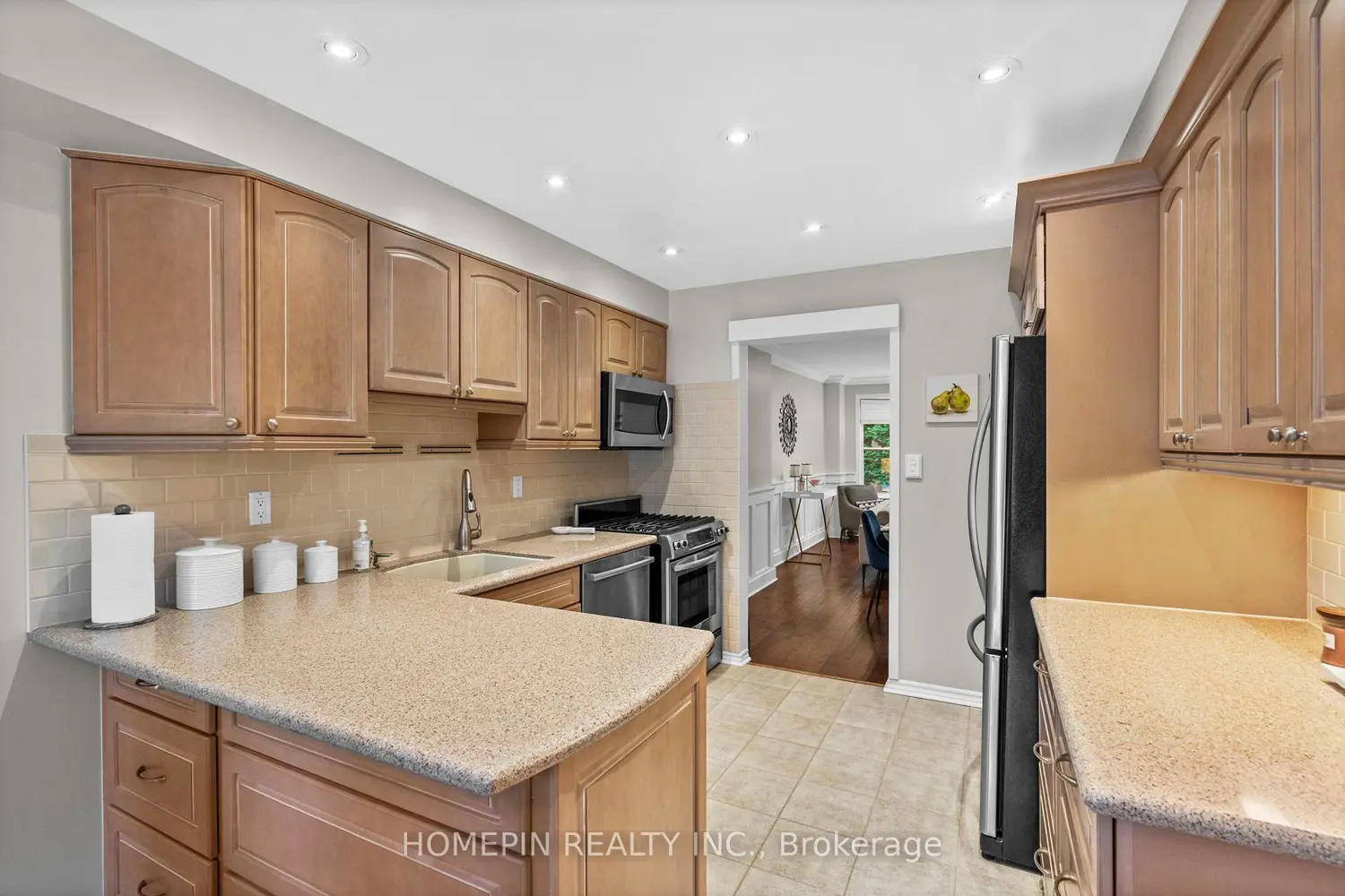 86 Confederation Way photo 5