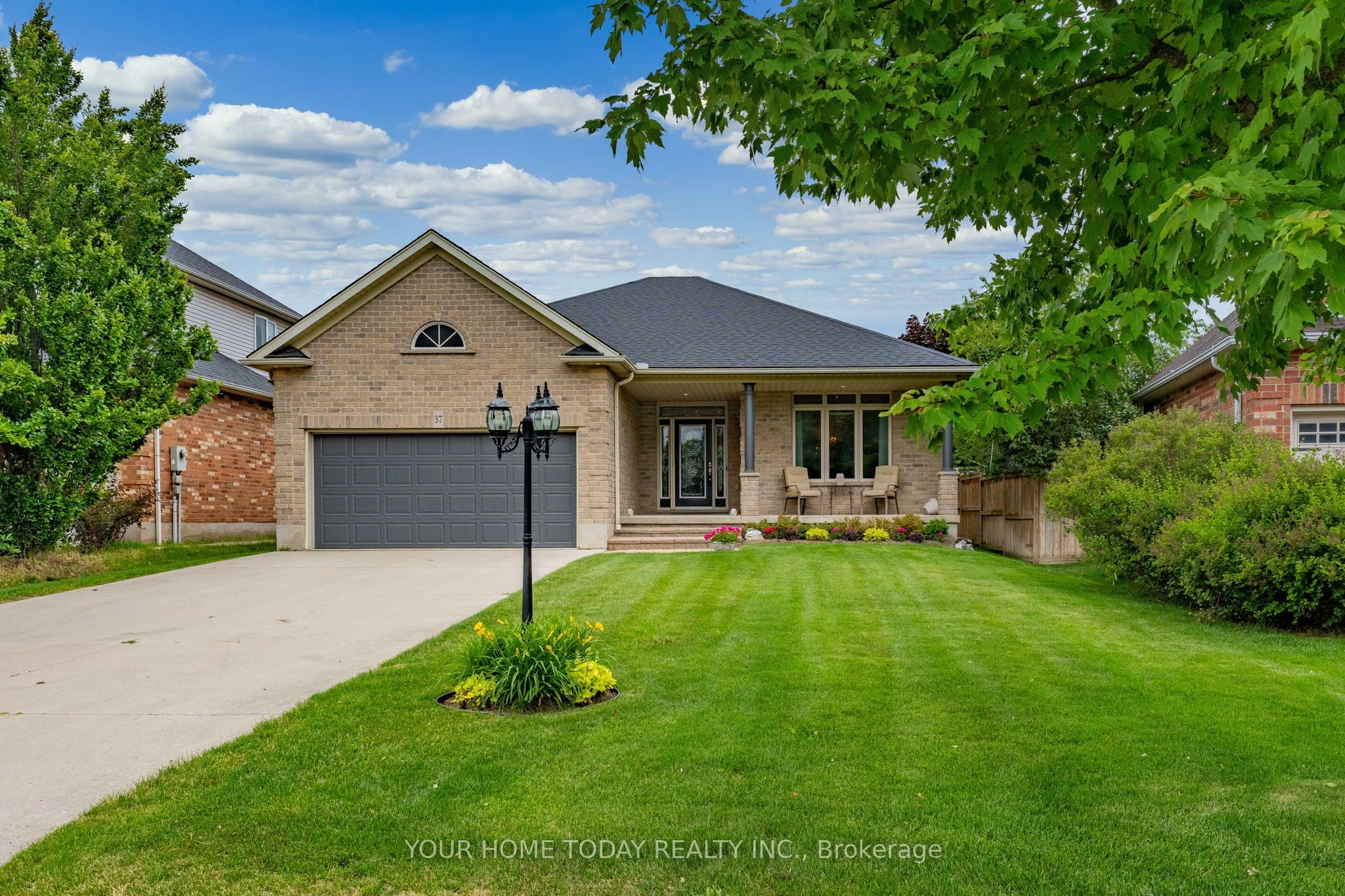 37 Dawkins Crescent, Halton Hills, ON, L7J 2Z5