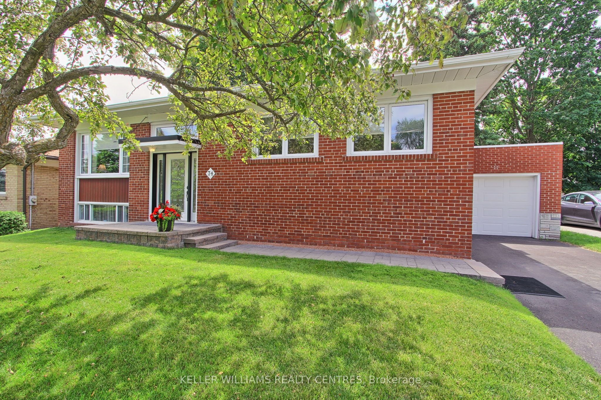 74 Boothbay Crescent, Newmarket, ON, L3Y 1Y5