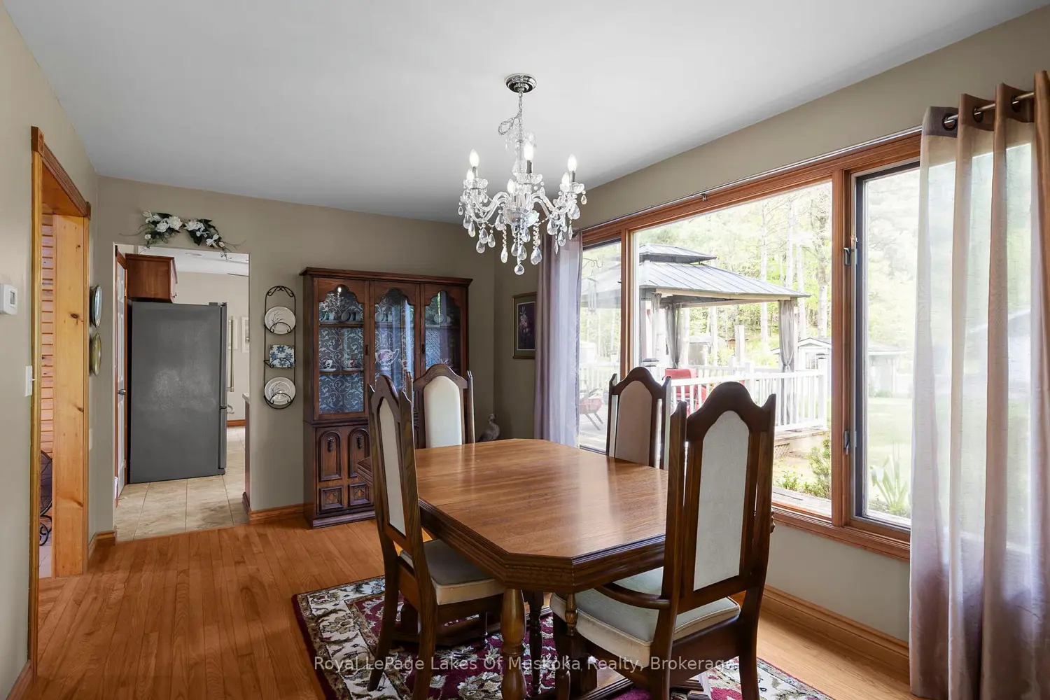216 Beaumont Road photo 3