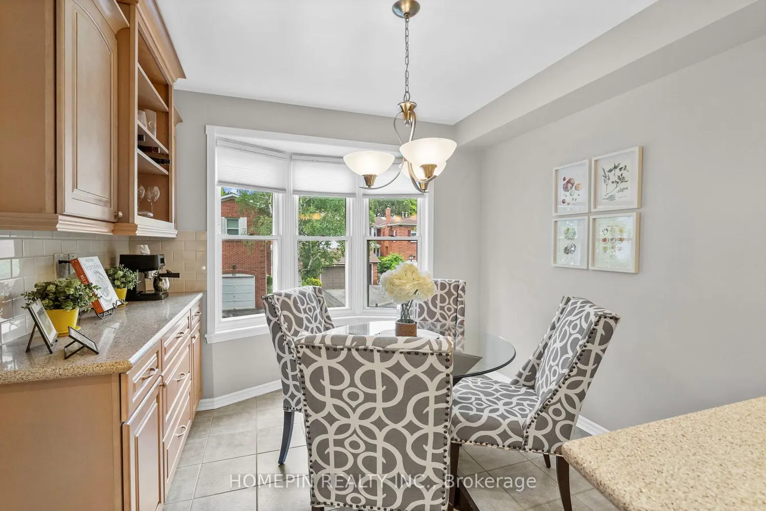 86 Confederation Way photo 3