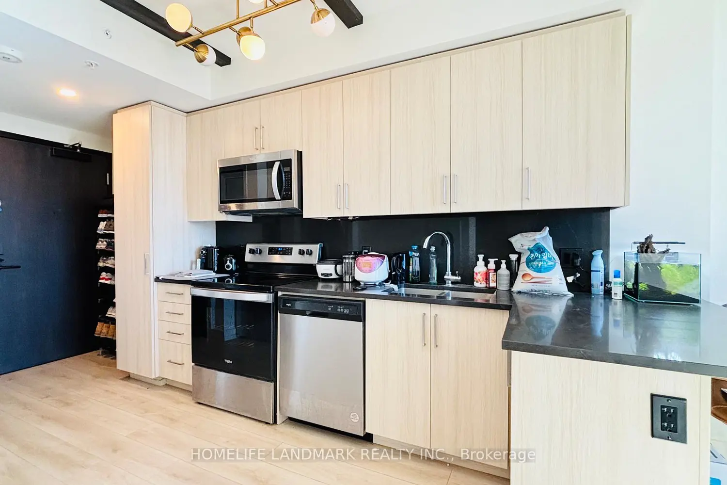 145 Columbia Street 1536